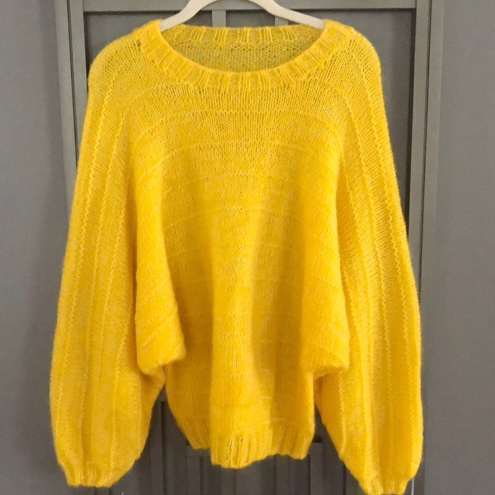Vintage Dolman sleeve sweater Golden yellow.